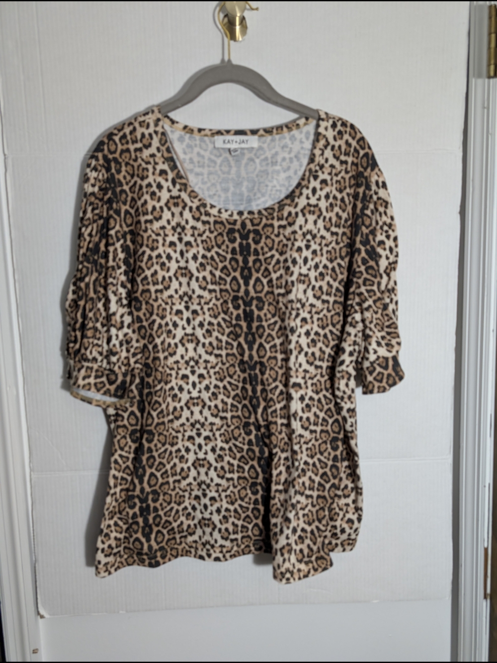 KAY+JAY Women’s Plus Size 2X Leopard Print Scoop Neck Top – Tan/Brown